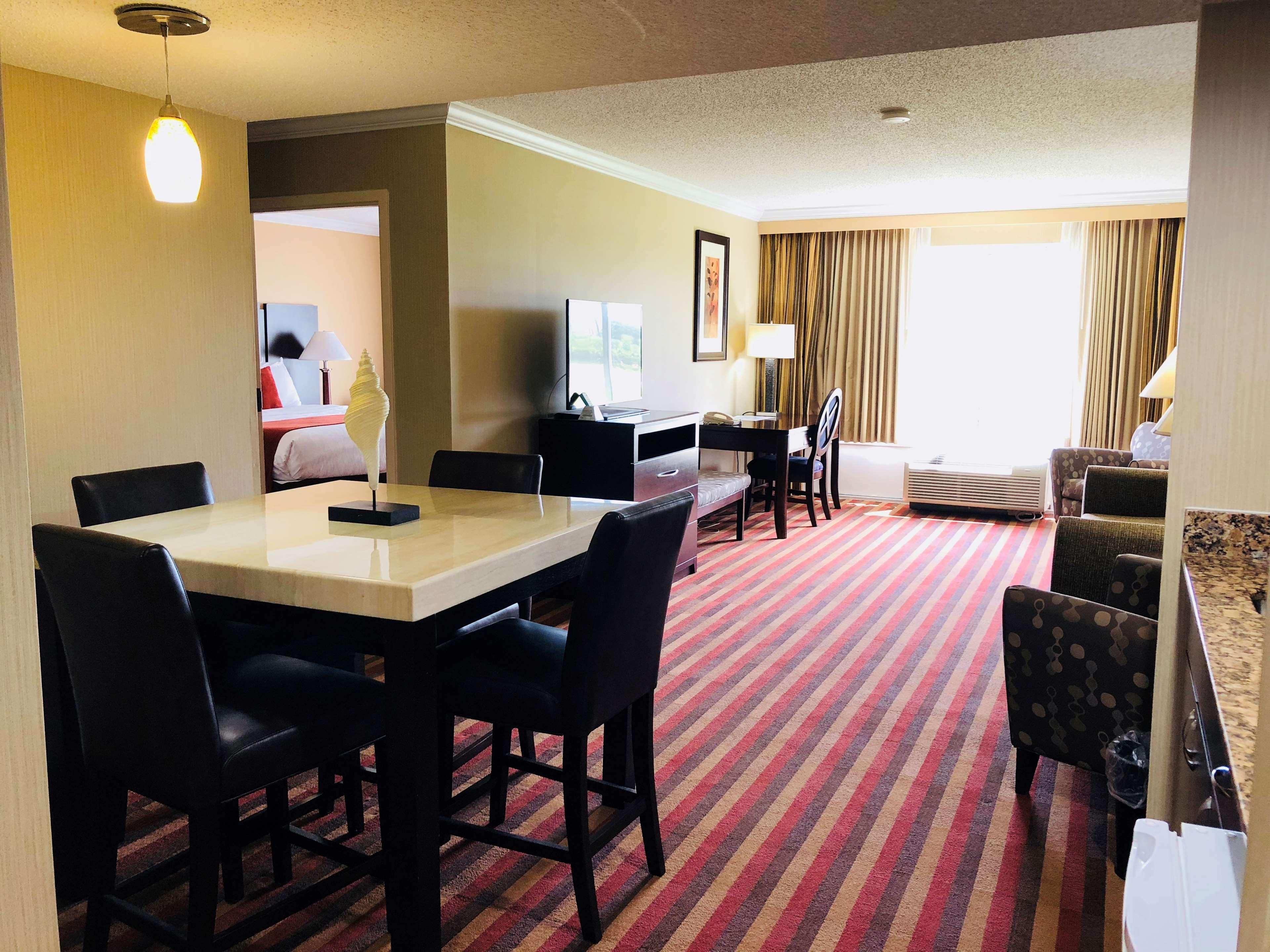 Best Western Plus Ambassador Suites Venice Gardens Exterior foto